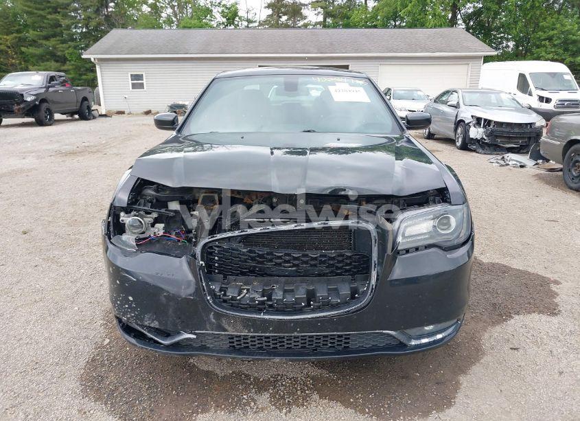 Photo 12 of 2015 Chrysler 300 300S (VIN 2C3CCAGG1FH923044)