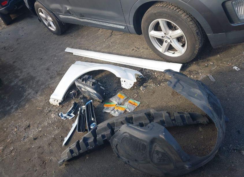 Photo 12 of 2014 Chrysler 300 300S (VIN 2C3CCAGG2EH381855)