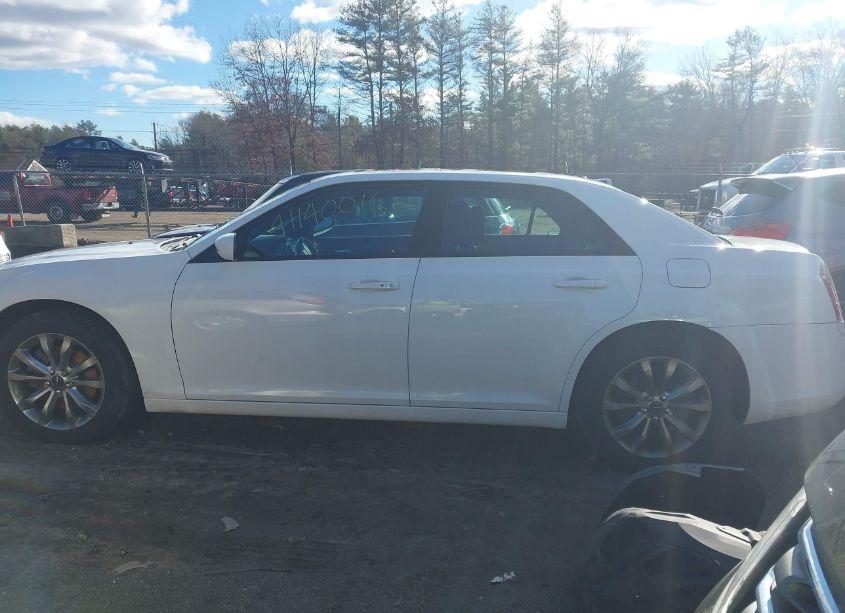 Photo 15 of 2014 Chrysler 300 300S (VIN 2C3CCAGG2EH381855)