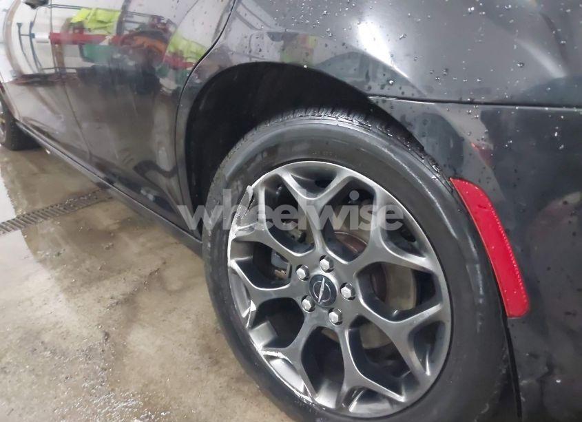 Photo 17 of 2015 Chrysler 300 300S (VIN 2C3CCAGG3FH787418)