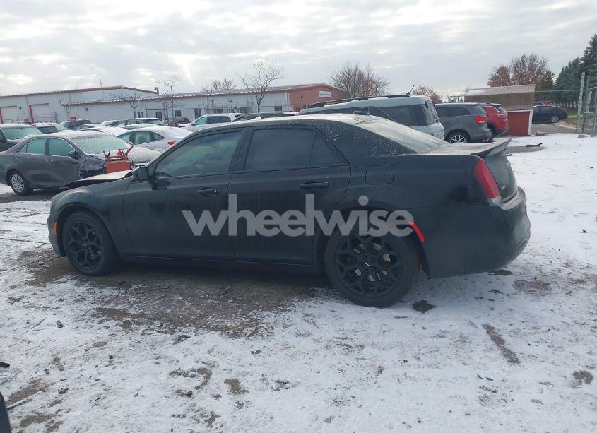 Photo 14 of 2016 Chrysler 300 300S (VIN 2C3CCAGG3GH253305)