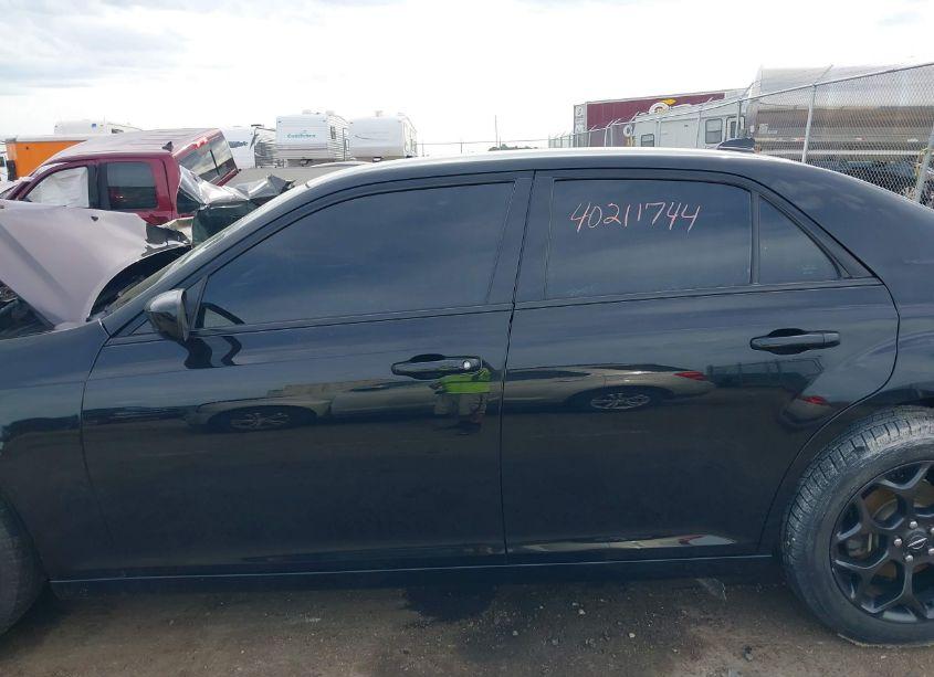 Photo 13 of 2019 Chrysler 300 S (VIN 2C3CCAGG3KH635214)