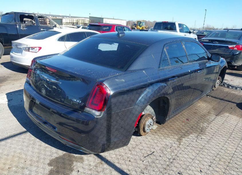 Photo 4 of 2016 Chrysler 300 300S (VIN 2C3CCAGG5GH304786)