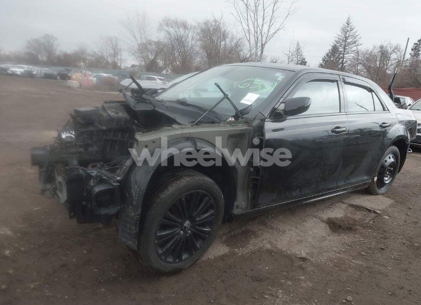 Photo 2 of 2016 Chrysler 300 (VIN 2C3CCAGG8GH296361)