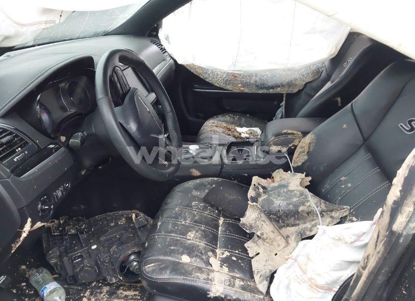 Photo 5 of 2019 Chrysler 300 300S AWD (VIN 2C3CCAGG8KH637069)