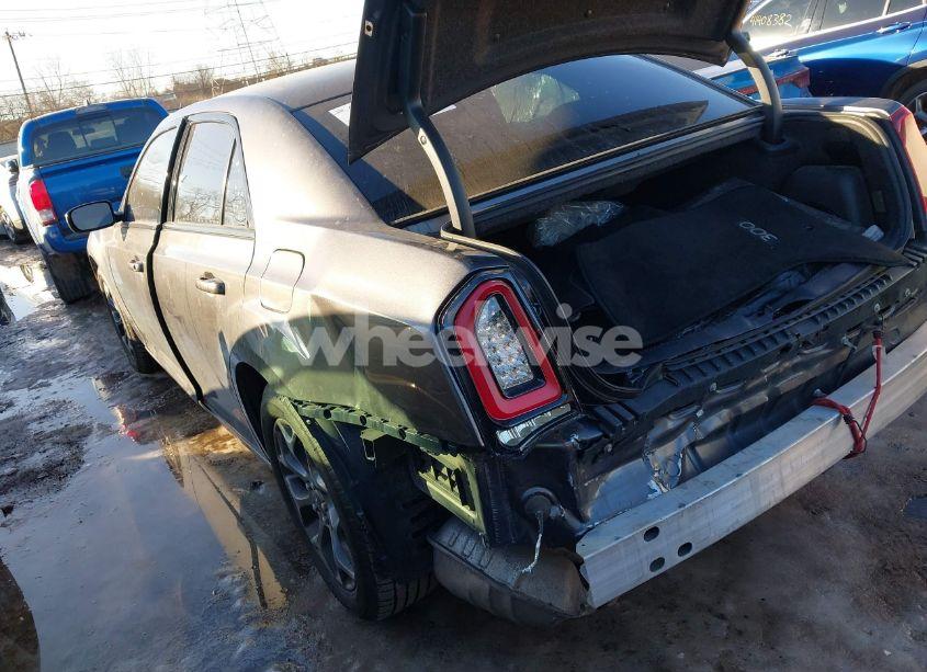 Photo 3 of 2016 Chrysler 300 300S (VIN 2C3CCAGG9GH170915)