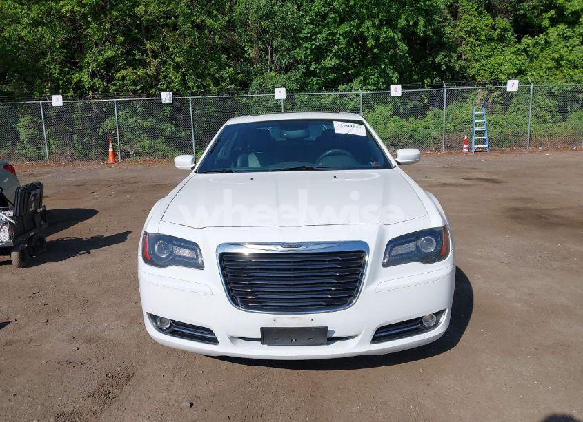 Photo 12 of 2014 Chrysler 300 300S (VIN 2C3CCAGGXEH142263)