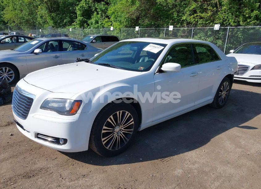 Photo 2 of 2014 Chrysler 300 300S (VIN 2C3CCAGGXEH142263)