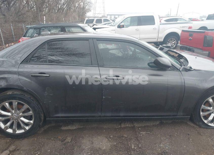 Photo 12 of 2015 Chrysler 300 300S (VIN 2C3CCAGGXFH793040)