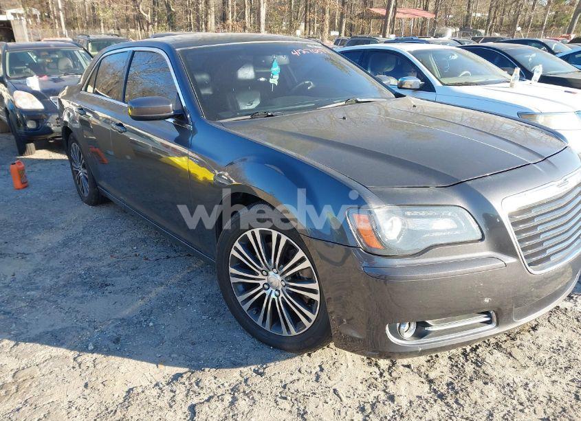 2013 Chrysler 300 300S (VIN 2C3CCAGT5DH652855) main photo