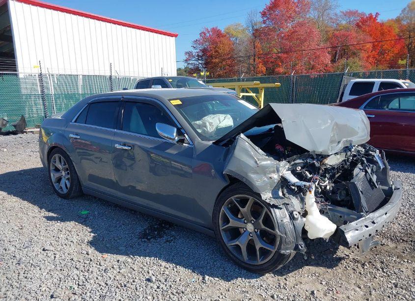 2019 Chrysler 300 LIMITED AWD (VIN 2C3CCAKG4KH690861) main photo