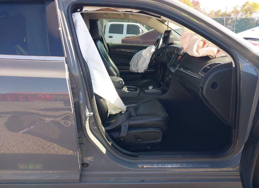 Photo 5 of 2019 Chrysler 300 LIMITED AWD (VIN 2C3CCAKG4KH690861)