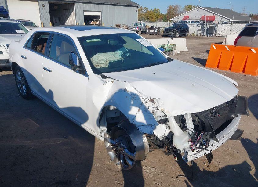 2019 Chrysler 300 LIMITED AWD (VIN 2C3CCAKG7KH543045) main photo