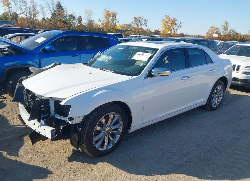 Photo 2 of 2019 Chrysler 300 LIMITED AWD (VIN 2C3CCAKG7KH543045)