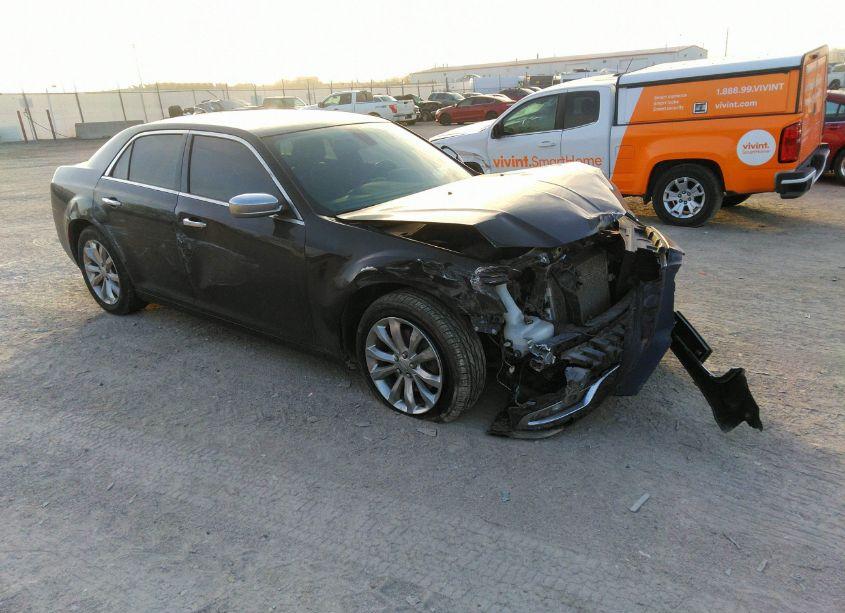 2019 Chrysler 300 LIMITED AWD (VIN 2C3CCAKG7KH586638) main photo