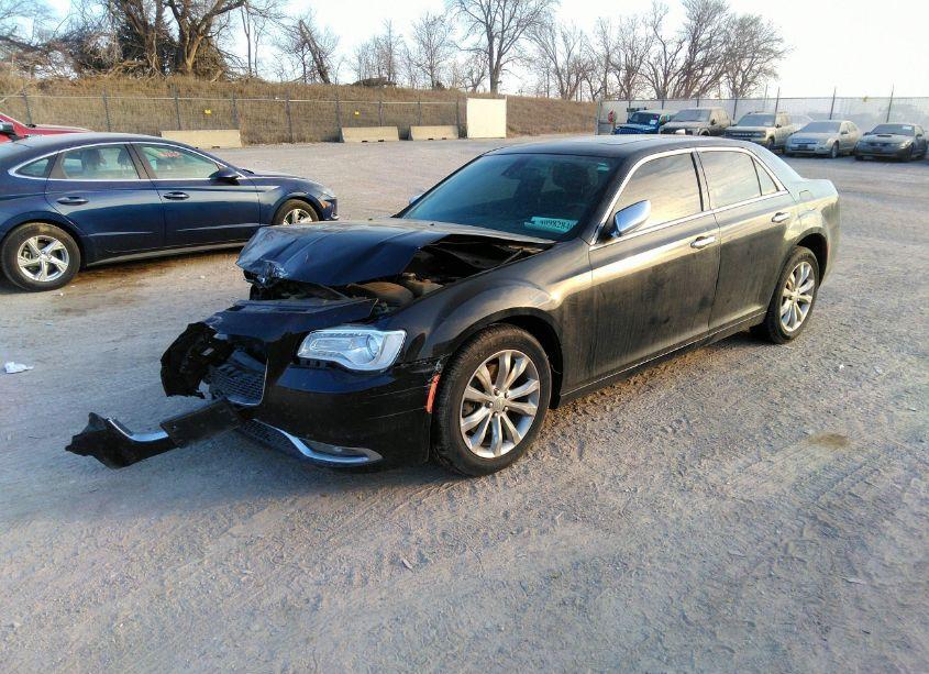 Photo 2 of 2019 Chrysler 300 LIMITED AWD (VIN 2C3CCAKG7KH586638)