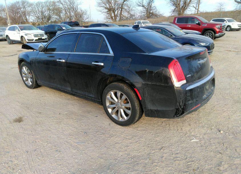 Photo 3 of 2019 Chrysler 300 LIMITED AWD (VIN 2C3CCAKG7KH586638)