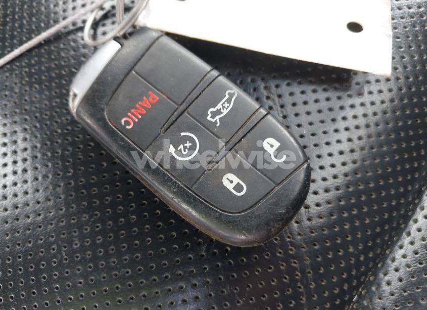 Photo 11 of 2019 Chrysler 300 LIMITED AWD (VIN 2C3CCAKGXKH577948)