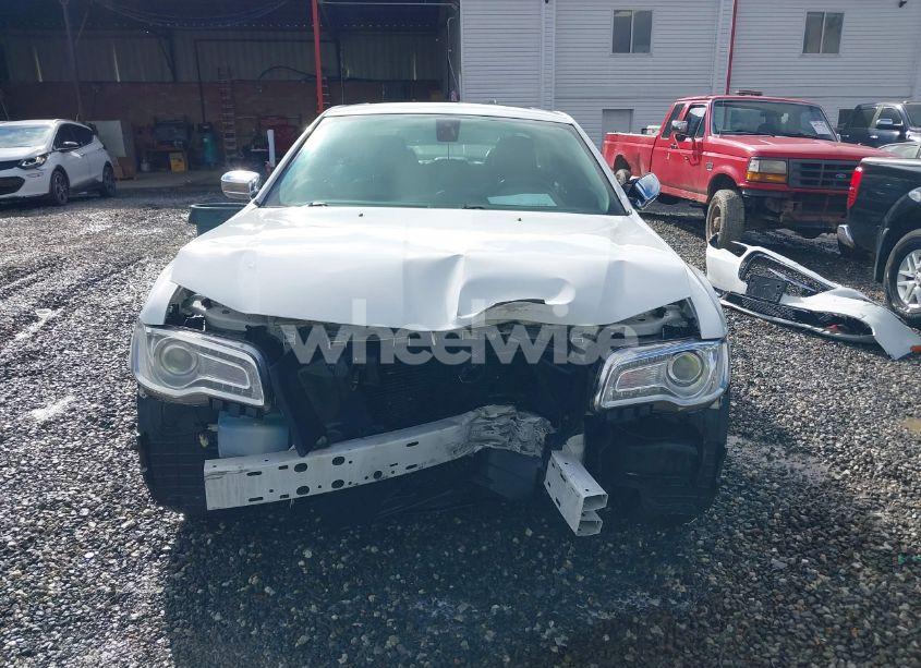 Photo 13 of 2019 Chrysler 300 LIMITED AWD (VIN 2C3CCAKGXKH577948)