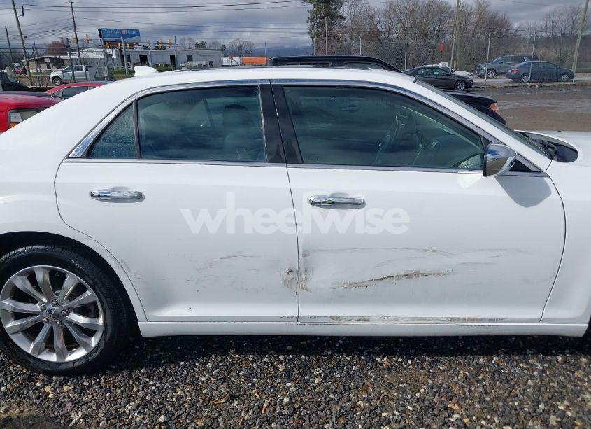 Photo 14 of 2019 Chrysler 300 LIMITED AWD (VIN 2C3CCAKGXKH577948)