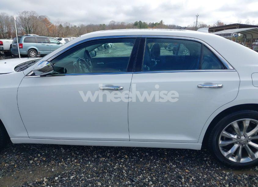 Photo 15 of 2019 Chrysler 300 LIMITED AWD (VIN 2C3CCAKGXKH577948)