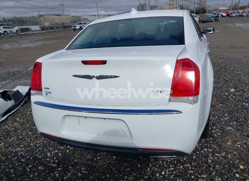Photo 17 of 2019 Chrysler 300 LIMITED AWD (VIN 2C3CCAKGXKH577948)