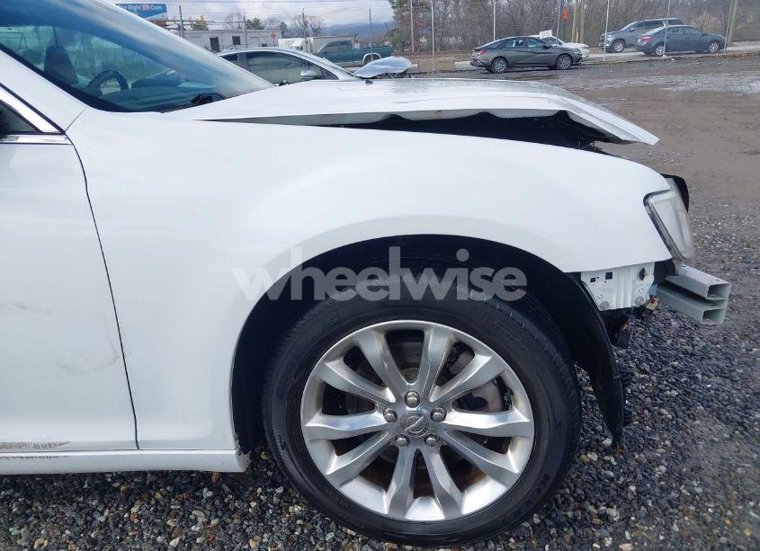 Photo 19 of 2019 Chrysler 300 LIMITED AWD (VIN 2C3CCAKGXKH577948)