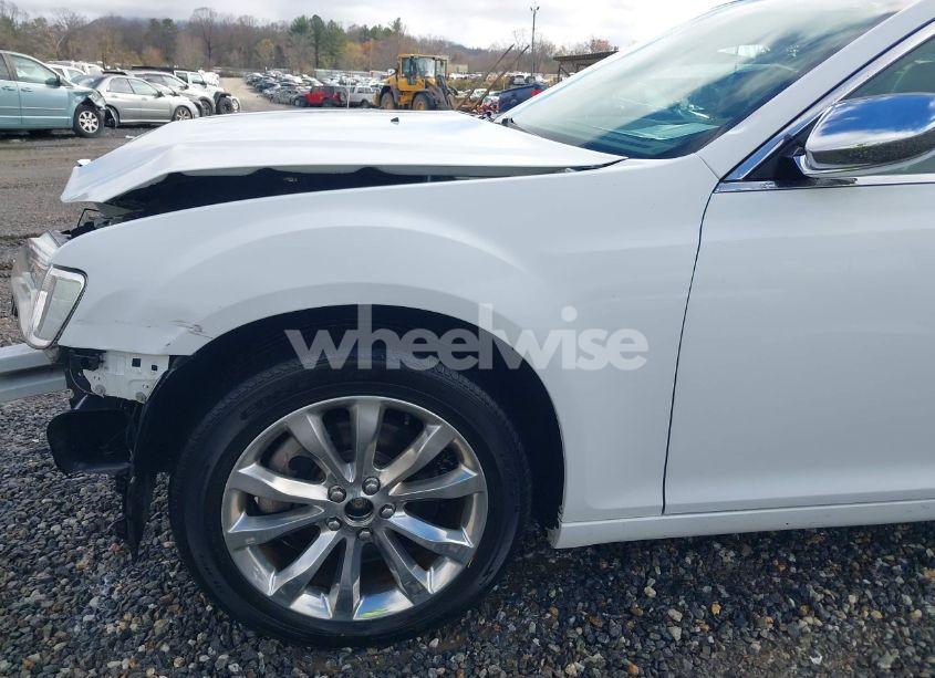 Photo 20 of 2019 Chrysler 300 LIMITED AWD (VIN 2C3CCAKGXKH577948)