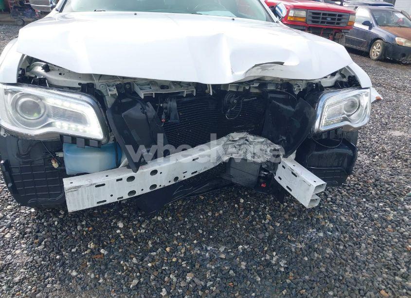 Photo 6 of 2019 Chrysler 300 LIMITED AWD (VIN 2C3CCAKGXKH577948)