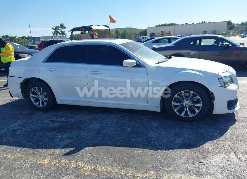 Photo 13 of 2016 Chrysler 300c PLATINUM (VIN 2C3CCAPT3GH295728)