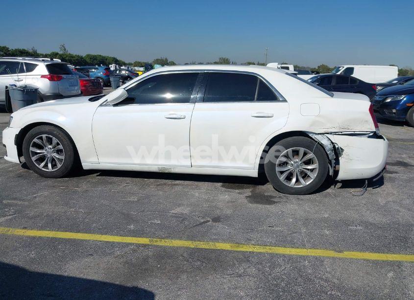 Photo 14 of 2016 Chrysler 300c PLATINUM (VIN 2C3CCAPT3GH295728)