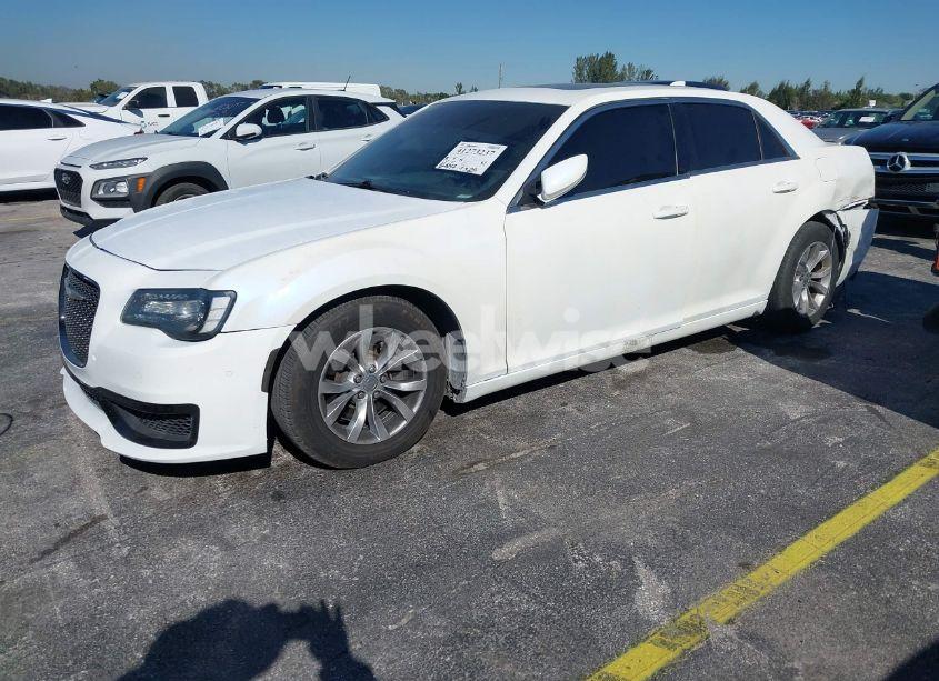 Photo 2 of 2016 Chrysler 300c PLATINUM (VIN 2C3CCAPT3GH295728)