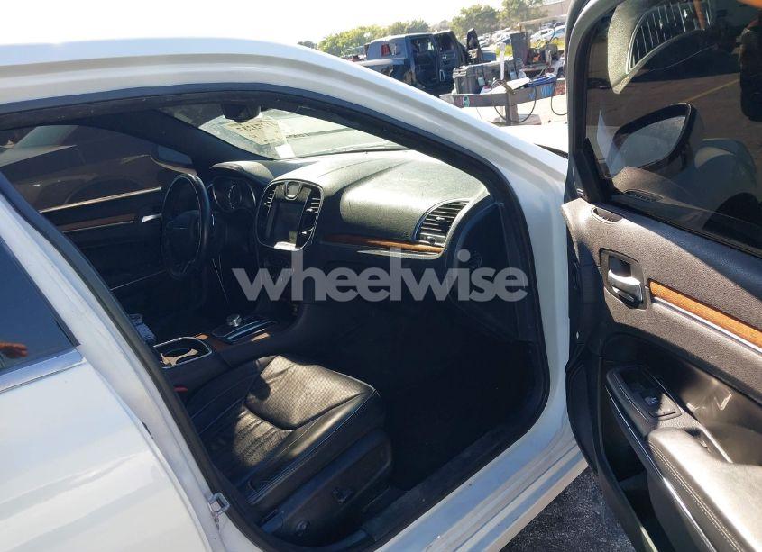 Photo 5 of 2016 Chrysler 300c PLATINUM (VIN 2C3CCAPT3GH295728)