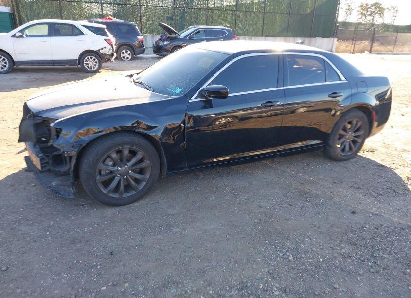 Photo 14 of 2015 Chrysler 300 LIMITED (VIN 2C3CCARG0FH814474)