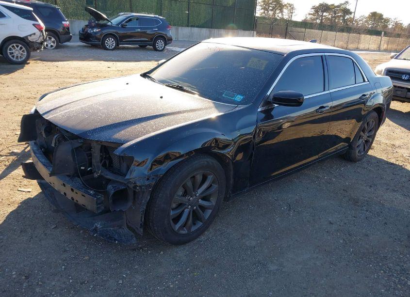 Photo 2 of 2015 Chrysler 300 LIMITED (VIN 2C3CCARG0FH814474)