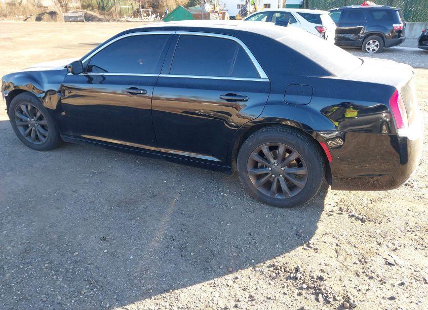 Photo 3 of 2015 Chrysler 300 LIMITED (VIN 2C3CCARG0FH814474)