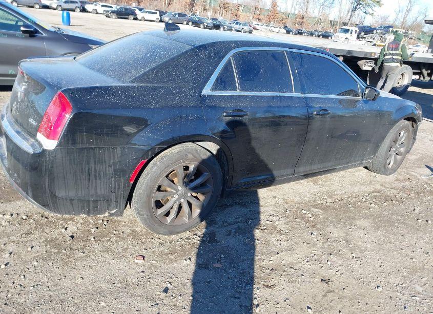 Photo 4 of 2015 Chrysler 300 LIMITED (VIN 2C3CCARG0FH814474)