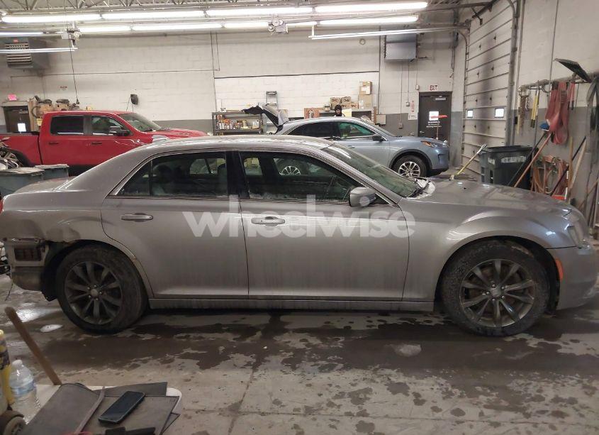 Photo 13 of 2016 Chrysler 300 LIMITED (VIN 2C3CCARG0GH170699)