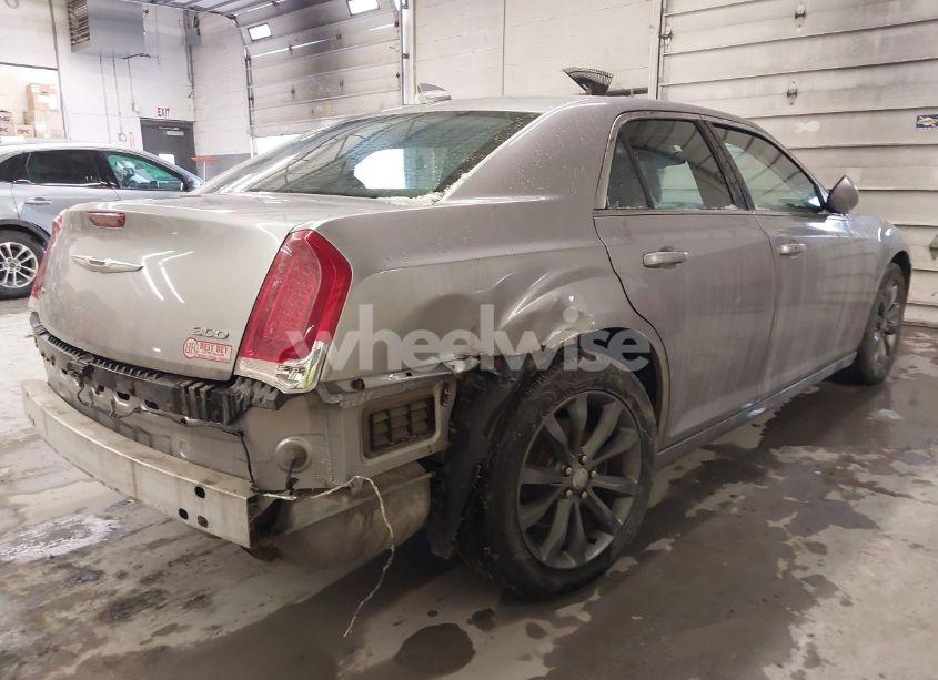 Photo 6 of 2016 Chrysler 300 LIMITED (VIN 2C3CCARG0GH170699)