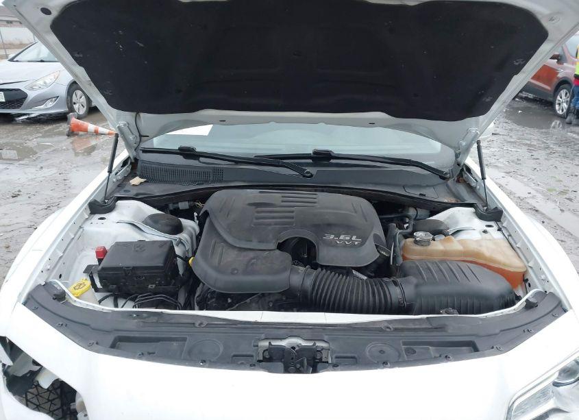 Photo 10 of 2015 Chrysler 300 LIMITED (VIN 2C3CCARG1FH892164)