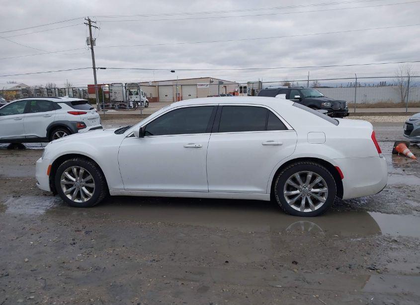Photo 14 of 2015 Chrysler 300 LIMITED (VIN 2C3CCARG1FH892164)