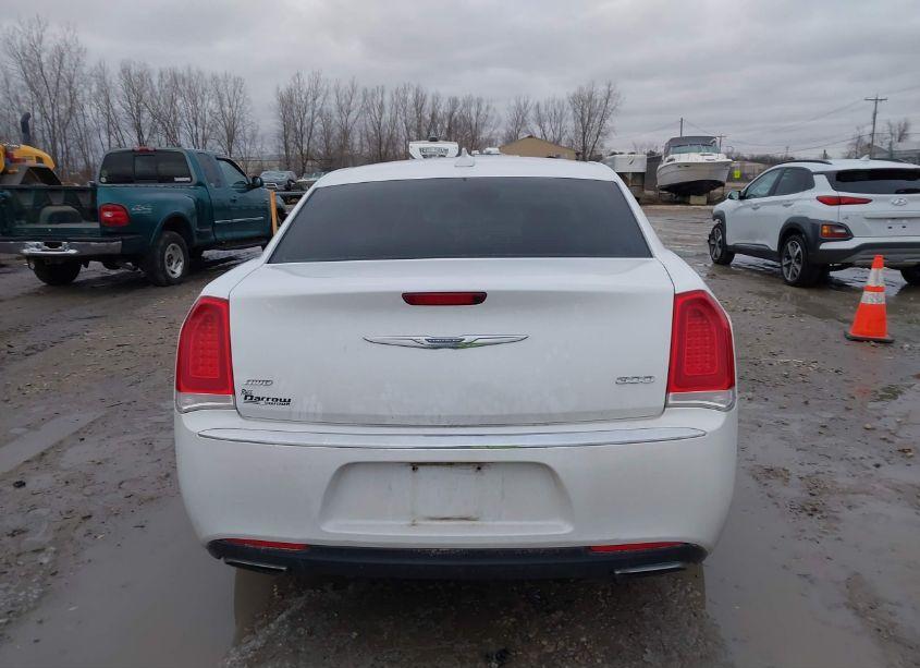 Photo 16 of 2015 Chrysler 300 LIMITED (VIN 2C3CCARG1FH892164)