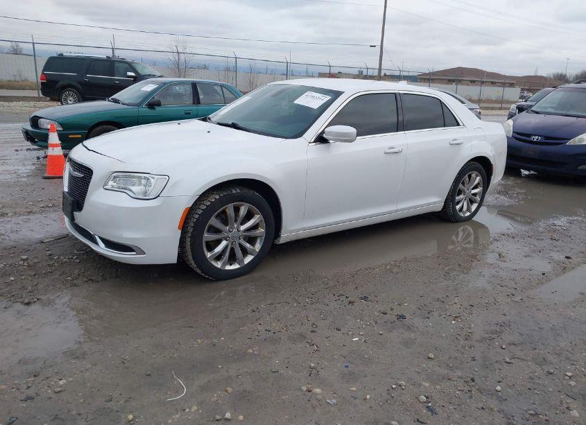 Photo 2 of 2015 Chrysler 300 LIMITED (VIN 2C3CCARG1FH892164)