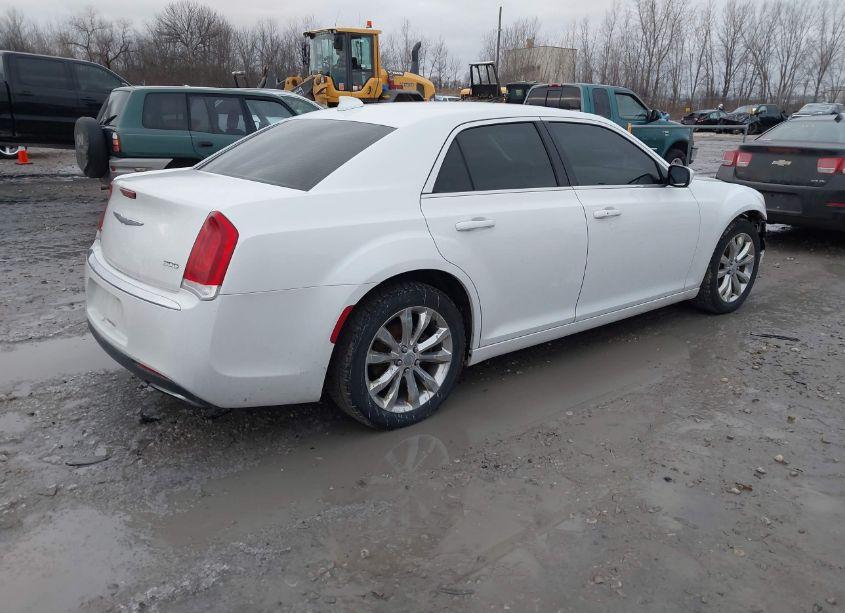 Photo 4 of 2015 Chrysler 300 LIMITED (VIN 2C3CCARG1FH892164)