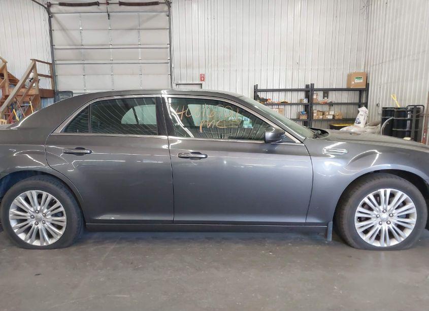 Photo 13 of 2013 Chrysler 300 MOTOWN (VIN 2C3CCARG2DH558786)