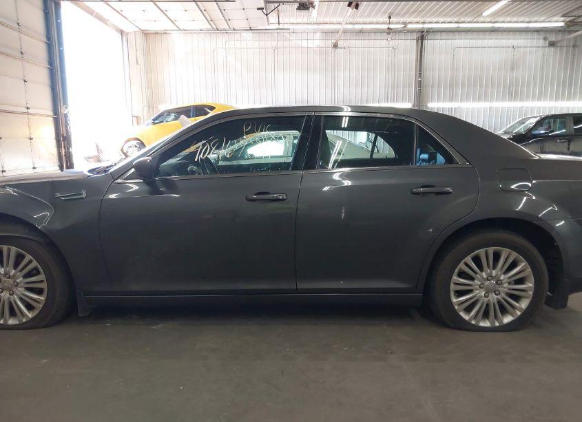 Photo 14 of 2013 Chrysler 300 MOTOWN (VIN 2C3CCARG2DH558786)