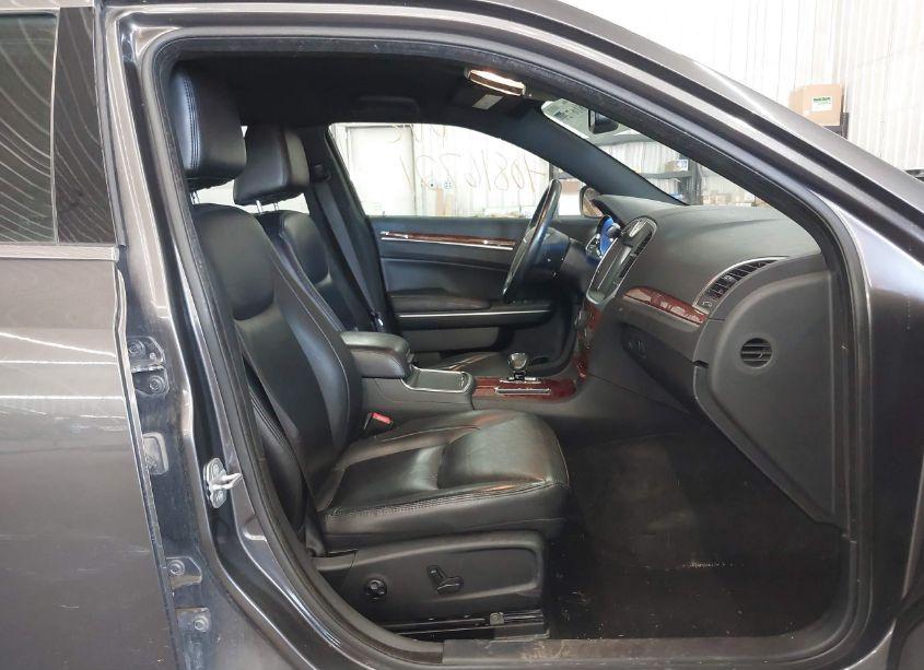 Photo 5 of 2013 Chrysler 300 MOTOWN (VIN 2C3CCARG2DH558786)