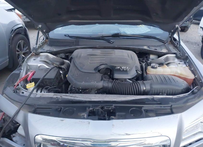 Photo 10 of 2013 Chrysler 300 MOTOWN (VIN 2C3CCARG2DH659827)