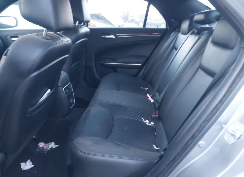 Photo 8 of 2013 Chrysler 300 MOTOWN (VIN 2C3CCARG2DH659827)