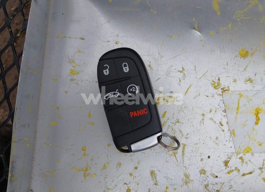 Photo 11 of 2015 Chrysler 300 LIMITED (VIN 2C3CCARG2FH831535)